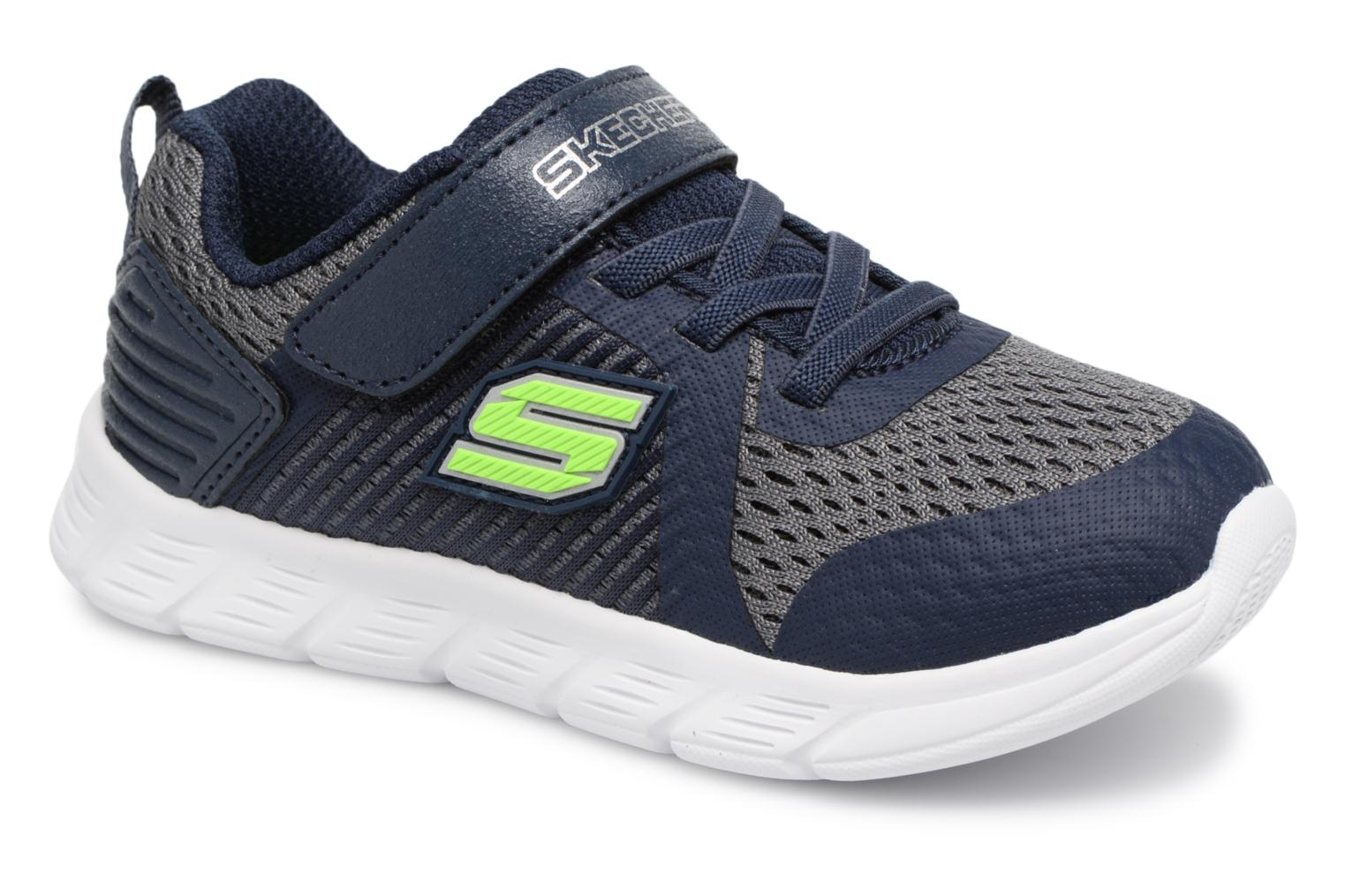 come calzano le scarpe skechers