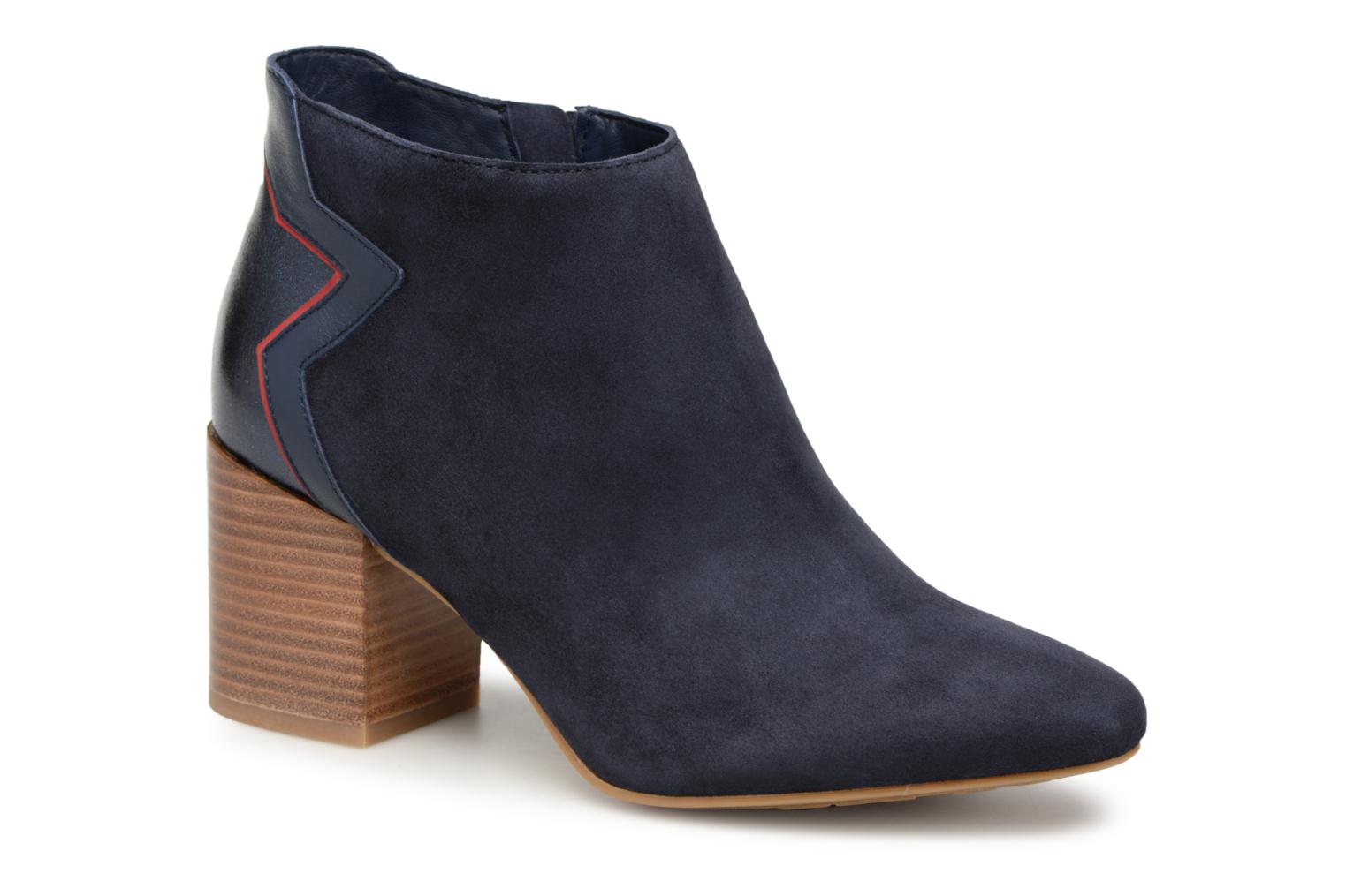Tommy Hilfiger ELEVATED SUEDE HEELED BOOTIE (Bleu) - Bottines et boots chez Sarenza (335975) Tommy Hilfiger ELEVATED SUEDE HEELED BOOTIE (Bleu) - Bottines et boots chez Sarenza (335975)